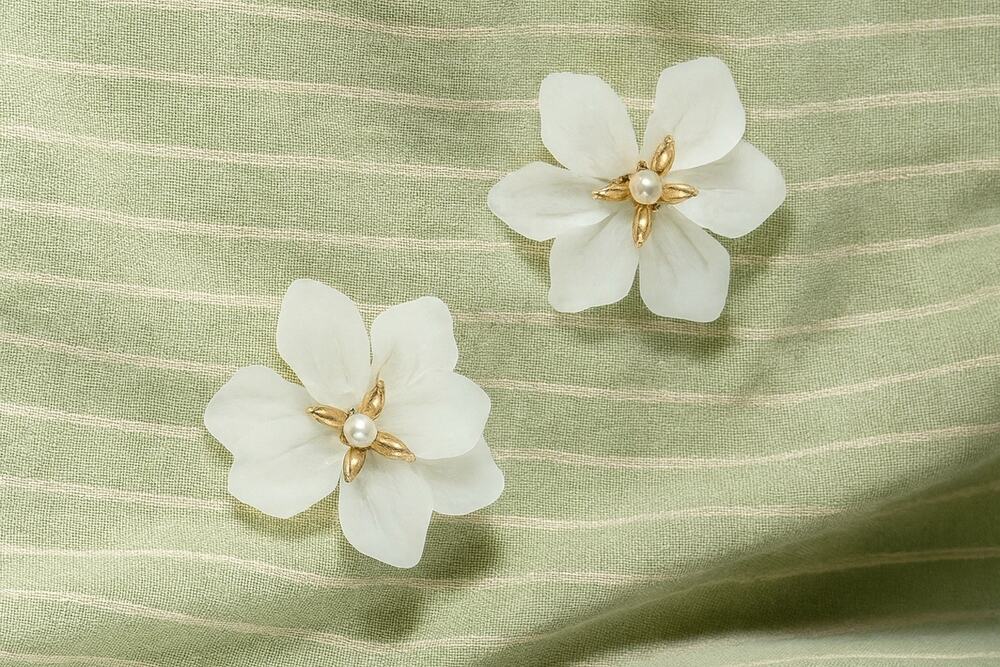 Flower Earrings Zara White Stud Pearl Lucite Gold Statement Exaggerated VTG